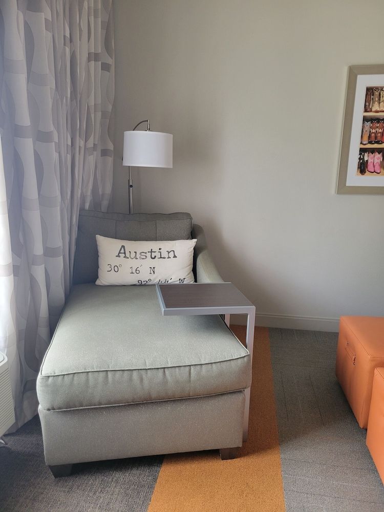 Hampton Inn & Suites Austin Cedar Park-Lakeline Deluxe Room, 1 King Bed, Non Smoking 6