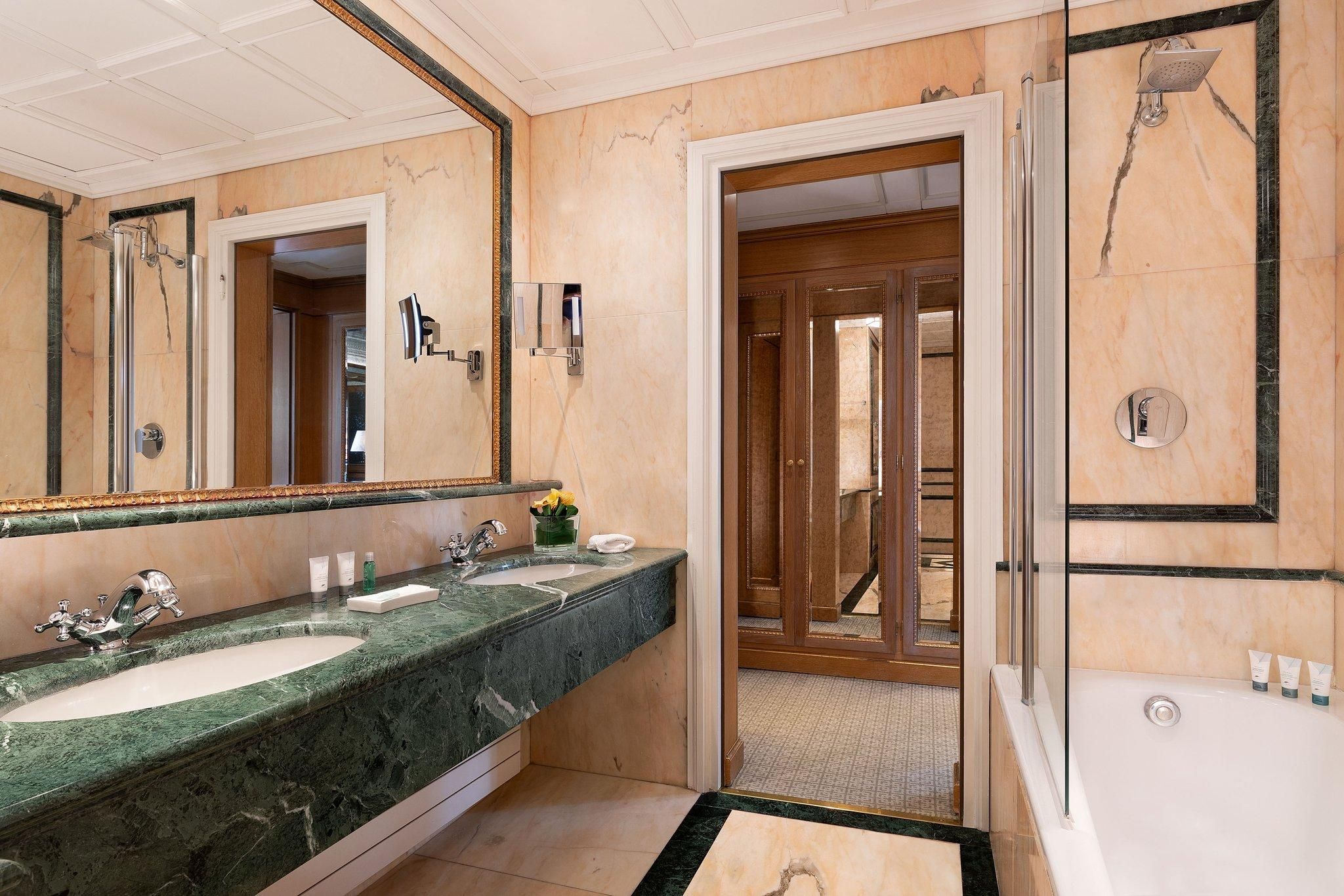Executive Suite, Suite, 1 King
