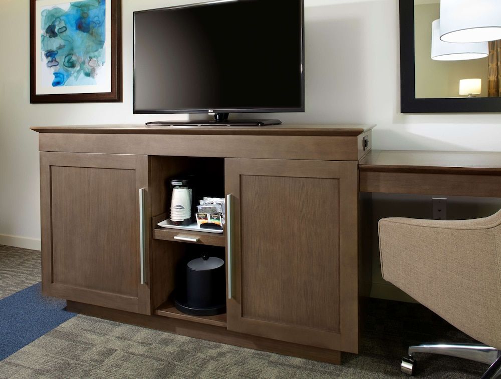 Hampton Inn & Suites Pittsburgh Airport South–Settlers Ridge 2 QN w/ fridge 5