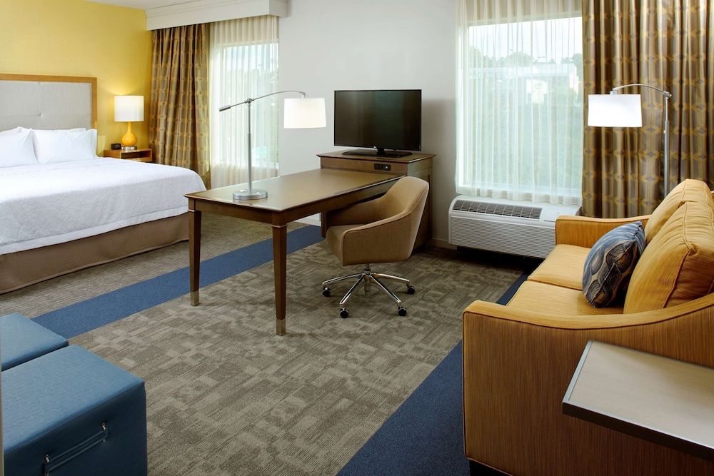 undefined Hampton Inn & Suites Pittsburgh Airport South–Settlers Ridge 2