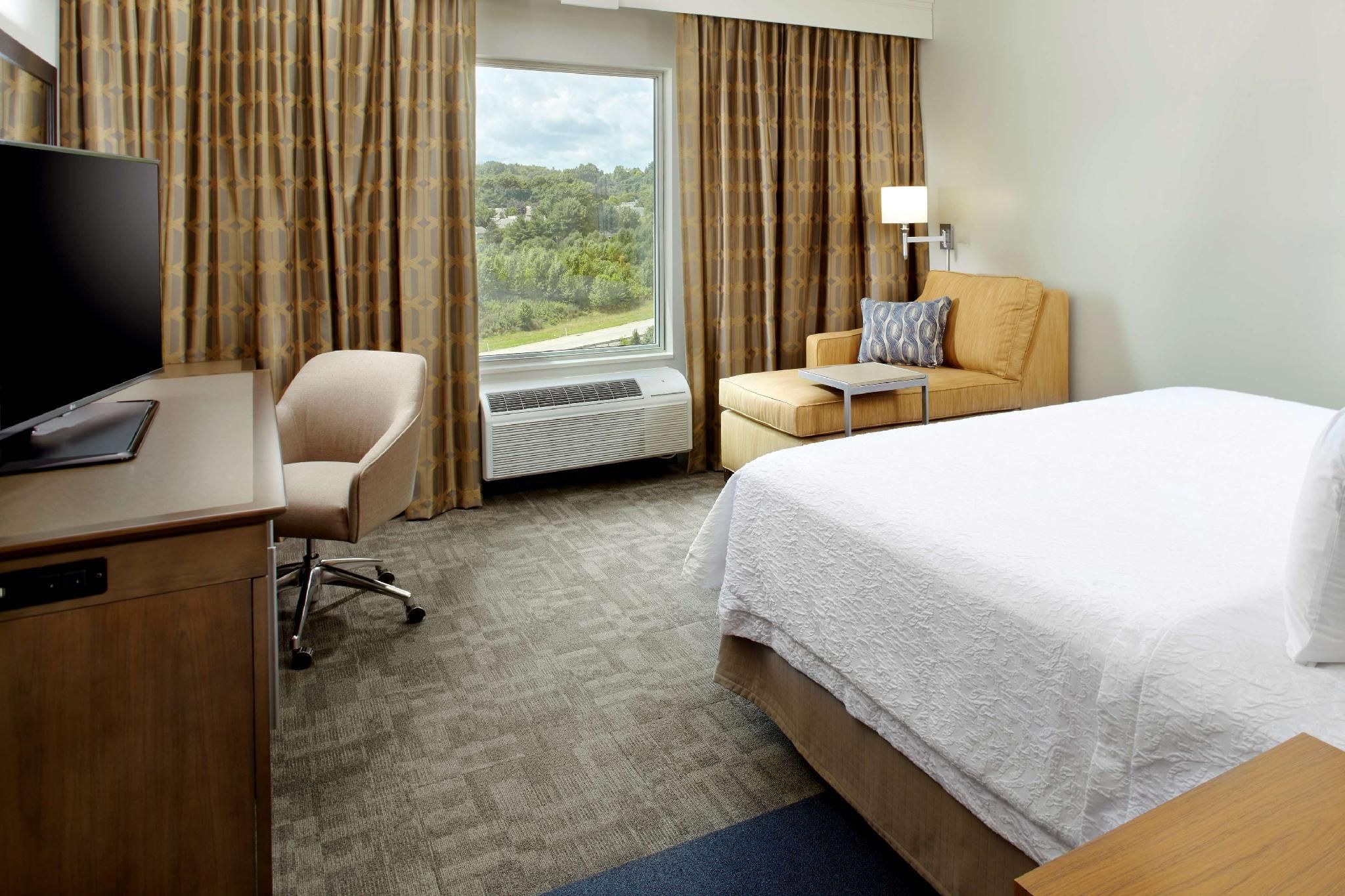 undefined Hampton Inn & Suites Pittsburgh Airport South–Settlers Ridge 4