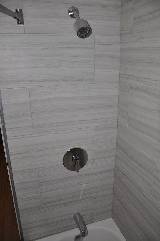 Motel 6 on Maple Deluxe Room, 1 King Bed, Non Smoking, Refrigerator & Microwave