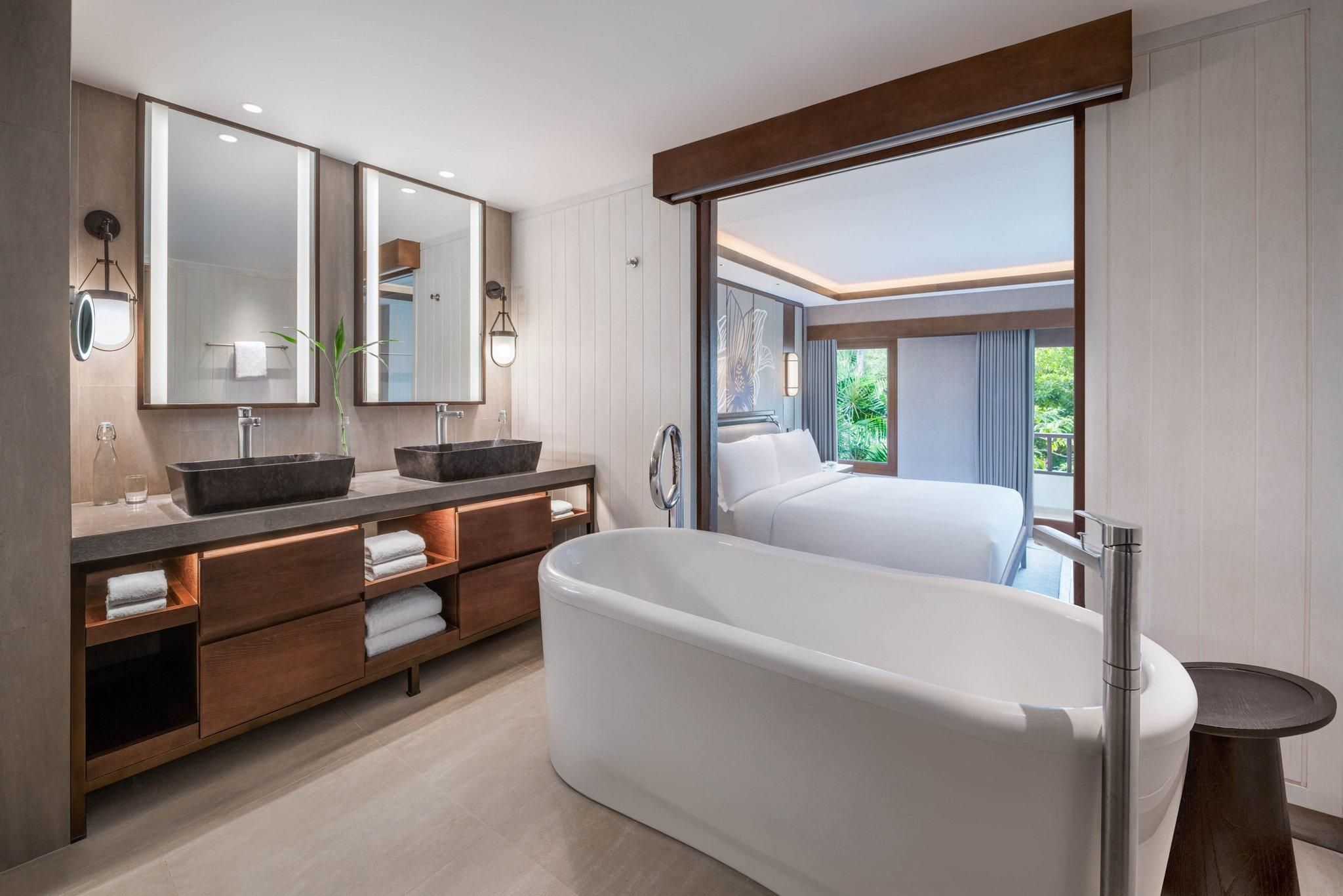 1 Bedroom Suite, 1 King, Lagoon view, Lagoon access