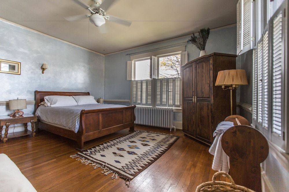 Room (Confortable Queen in Downtown)