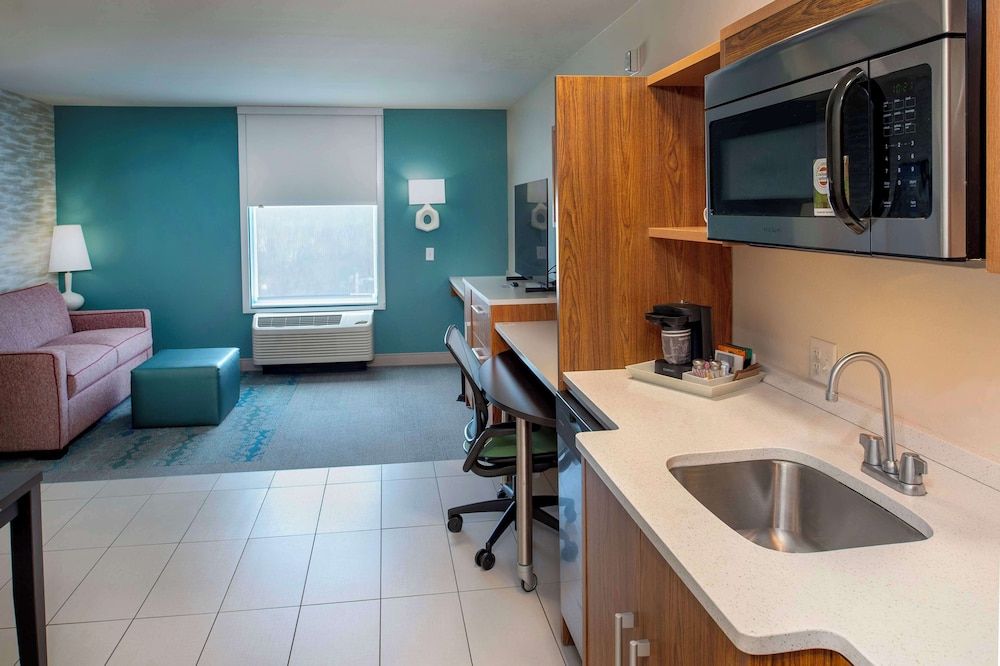 Suite, 1 King Bed, Accessible, Bathtub