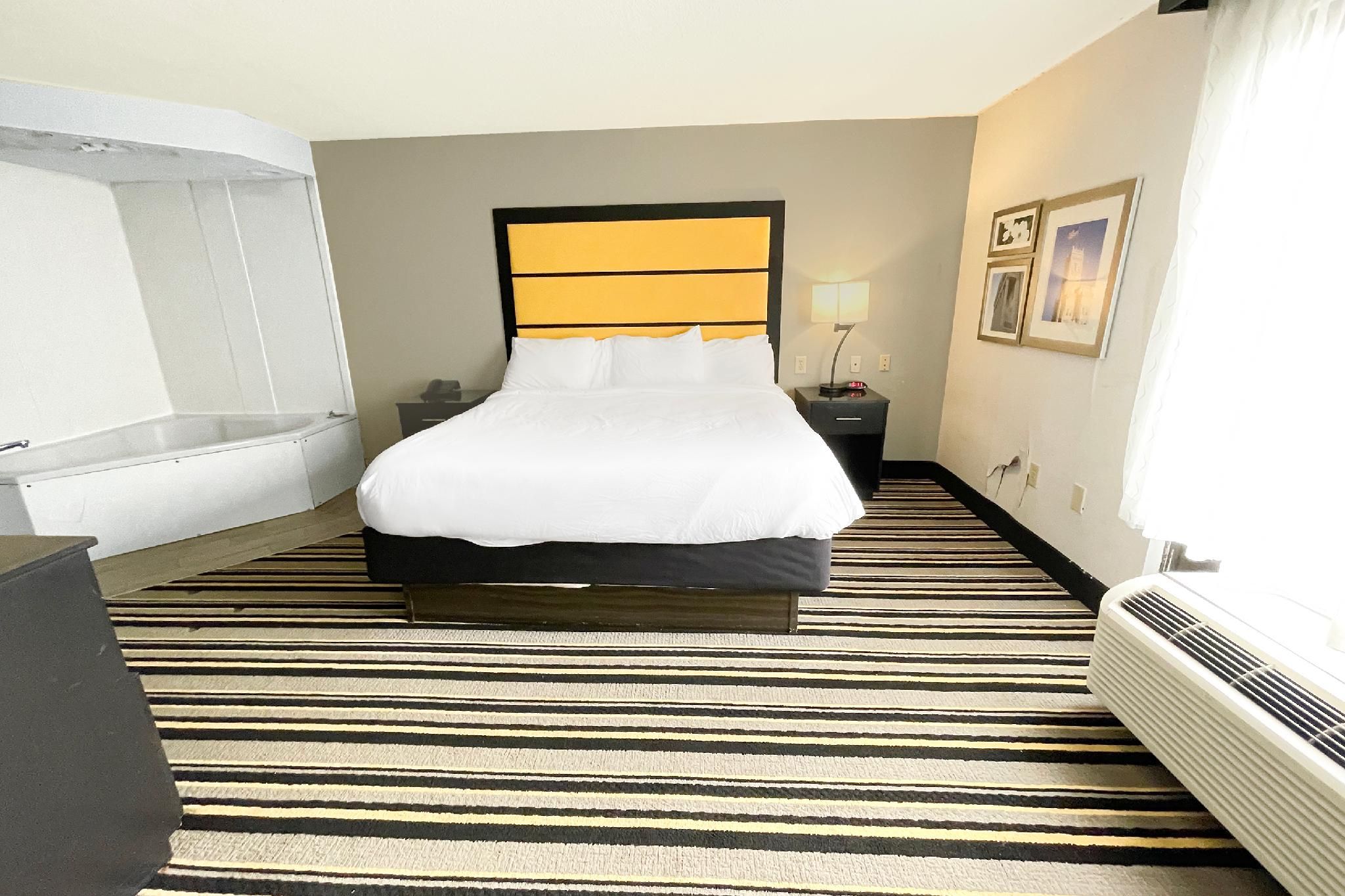 1 Bedroom Suite with Jetted Tub