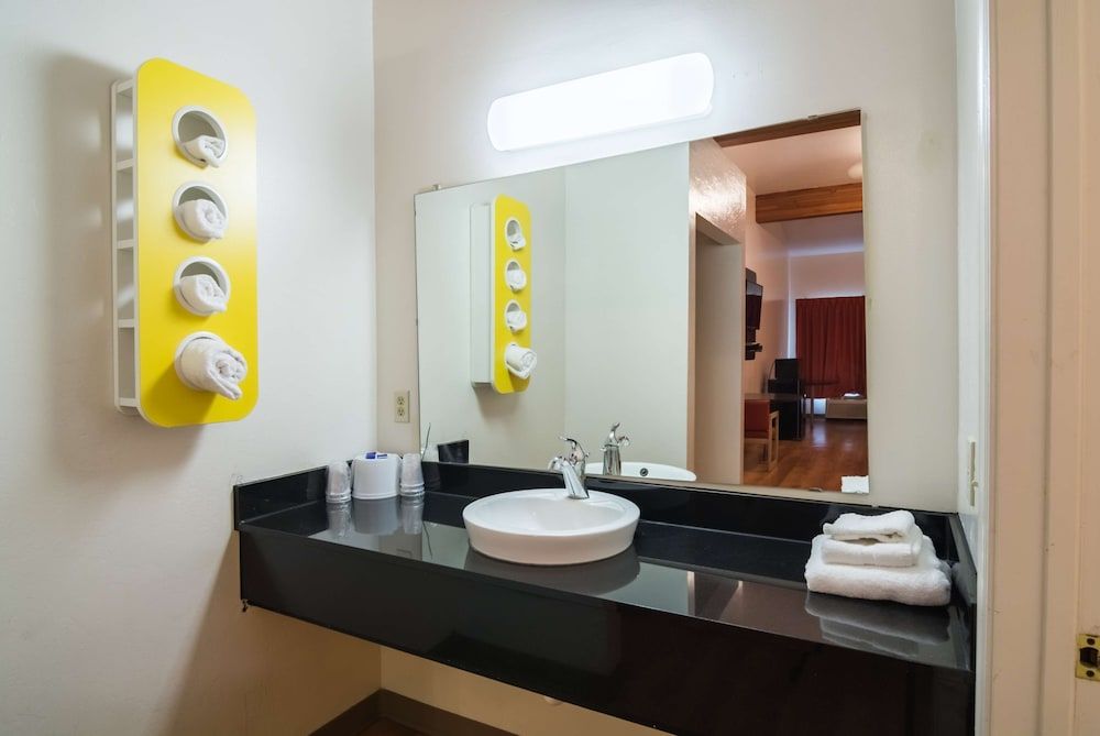 Motel 6 Globe, AZ Standard Room, 1 King Bed, Smoking 13