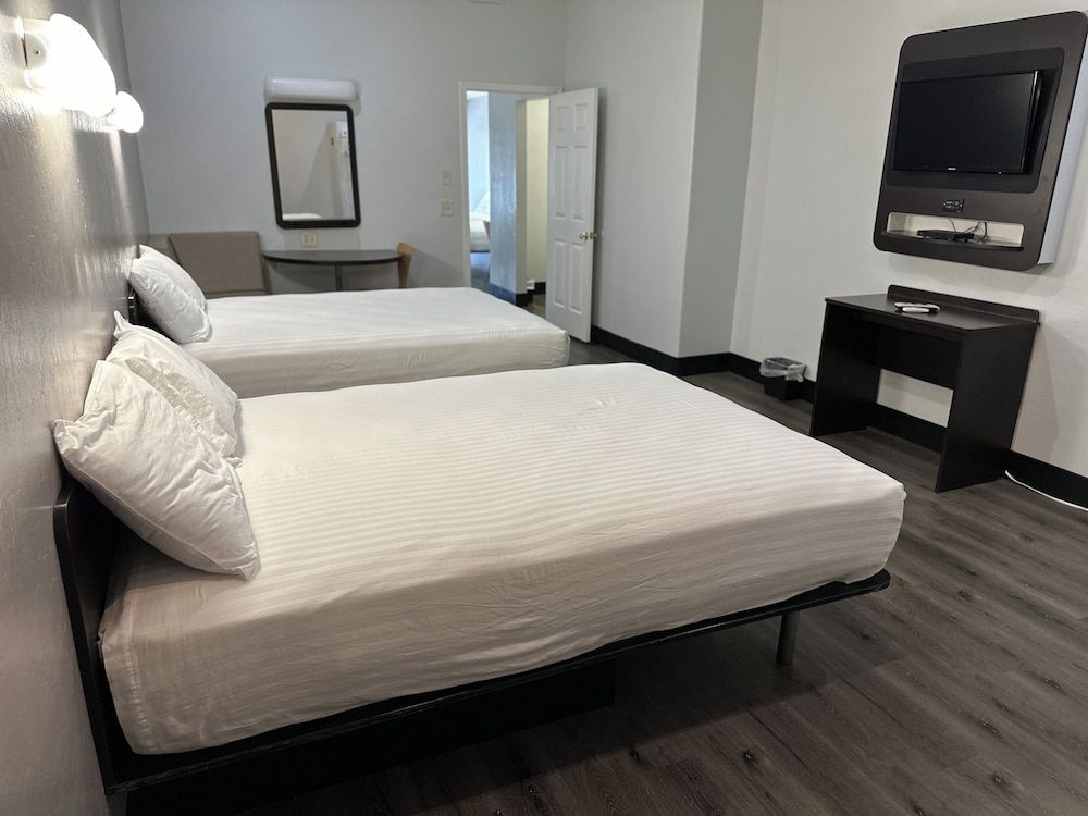 Motel 6 Globe, AZ Standard Room, 2 Queen Beds, Accessible, Non Smoking 5