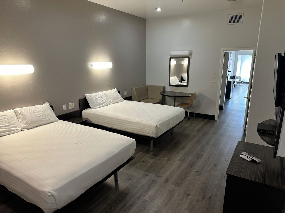 Motel 6 Globe, AZ Standard Room, 2 Queen Beds, Accessible, Non Smoking 6