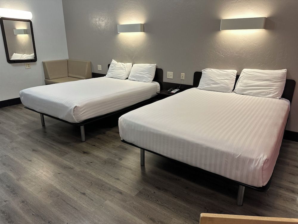 Motel 6 Globe, AZ Standard Room, 2 Queen Beds, Accessible, Non Smoking 4