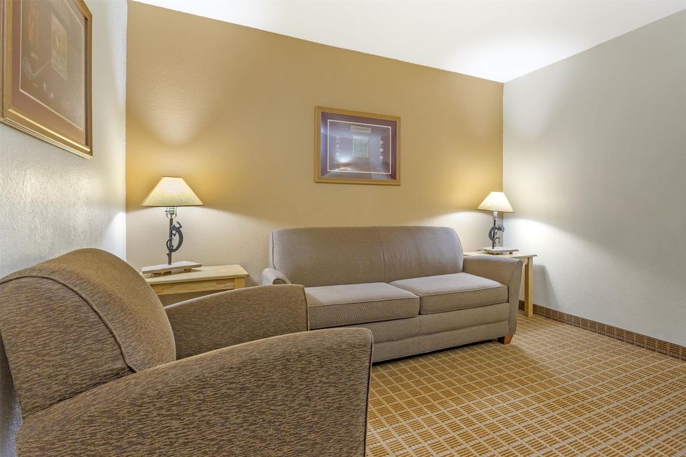 Best Western Gold Canyon Inn & Suites Suite, Multiple Beds, Non Smoking, Refrigerator & Microwave (with Sofabed) 2