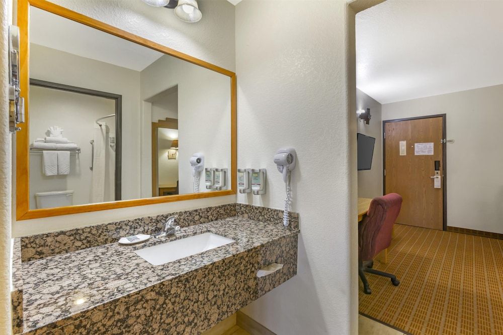 Best Western Gold Canyon Inn & Suites Suite, Multiple Beds, Non Smoking, Refrigerator & Microwave (with Sofabed) 4