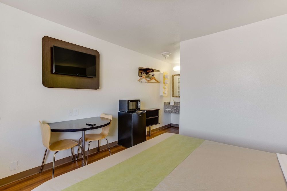 Deluxe Room, 1 King Bed, Smoking, Refrigerator & Microwave