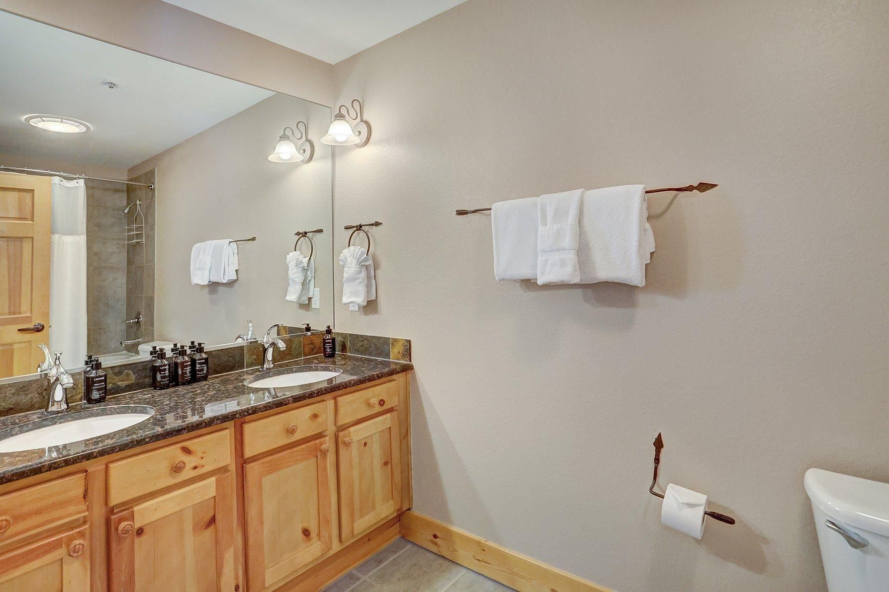 Trappers Crossing | 2 Bedroom 2 Bath Condominium