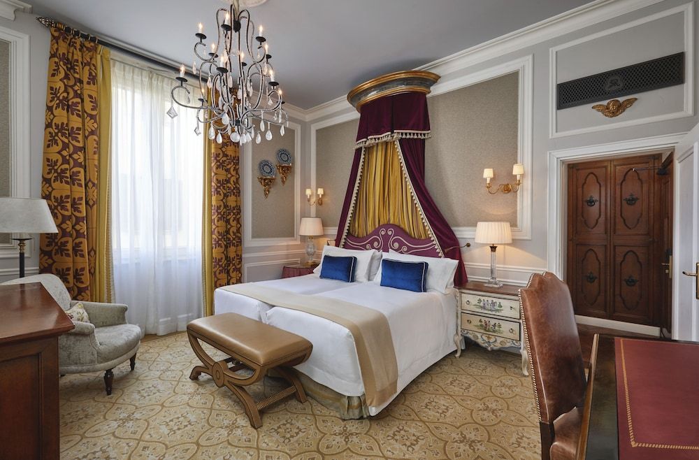 The St. Regis Florence Deluxe Room, 1 King Bed 4