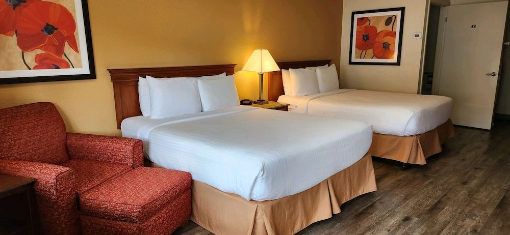 Standard Room, 2 Queen Beds, Accessible, Bathtub
