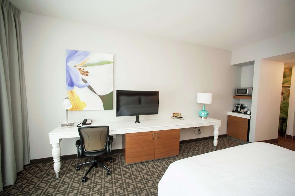 Room, 1 King Bed, Accessible (Hearing)