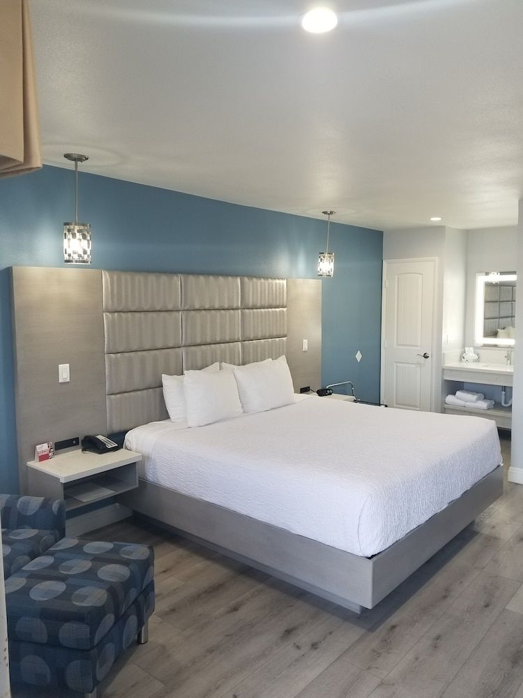 Standard Room, 1 King Bed with Sofa bed, Non Smoking, Refrigerator (with Sofabed)