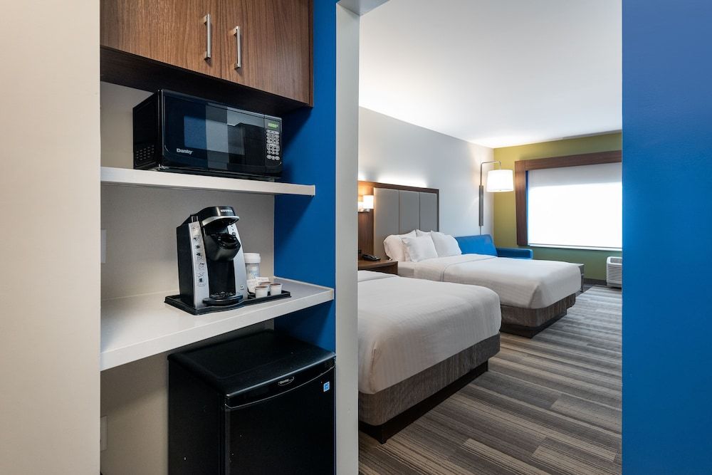 Suite, 2 Queen Beds, Accessible Bathtub (Living Area, Communications)