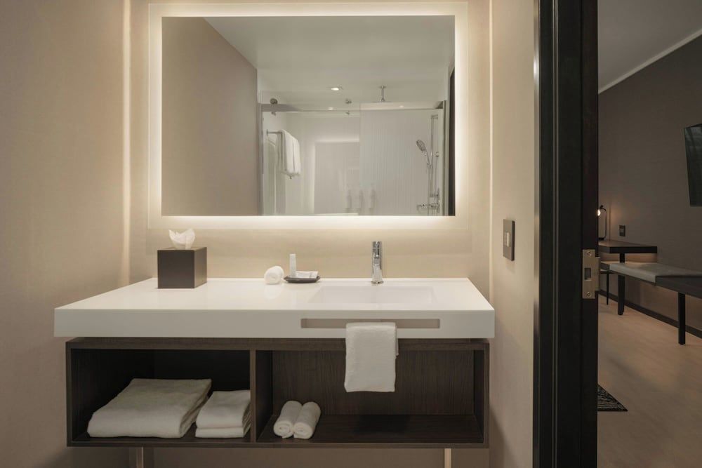 AC Hotel by Marriott Asheville Biltmore Village Studio Suite, Multiple Beds, Balcony 3