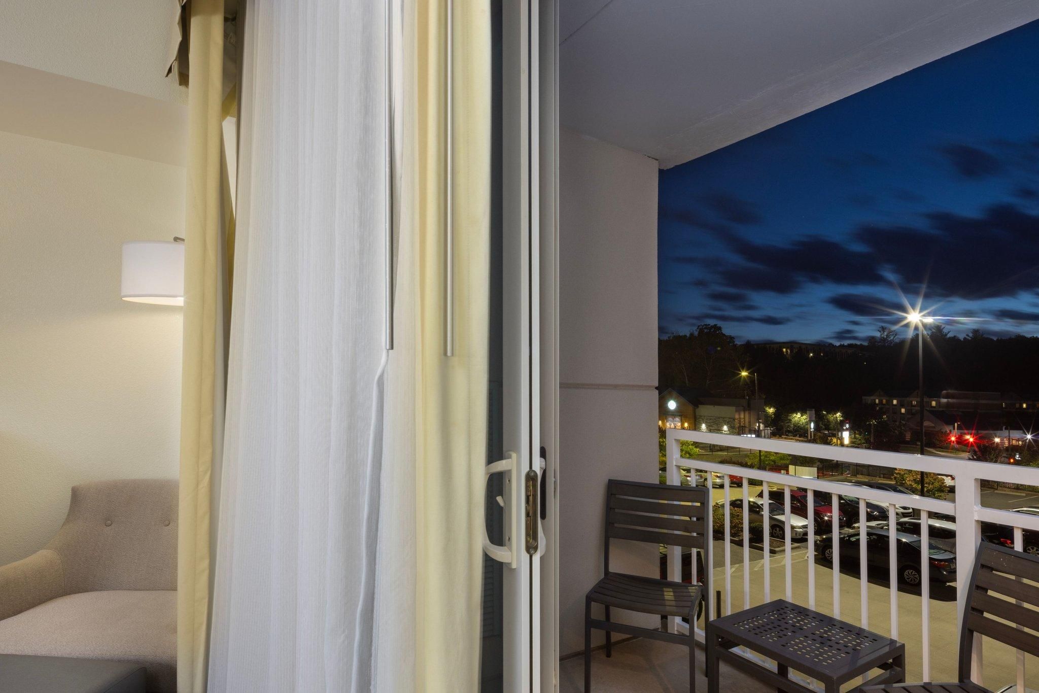 Standard King Balcony, Guest Room, 1 King, Balcony