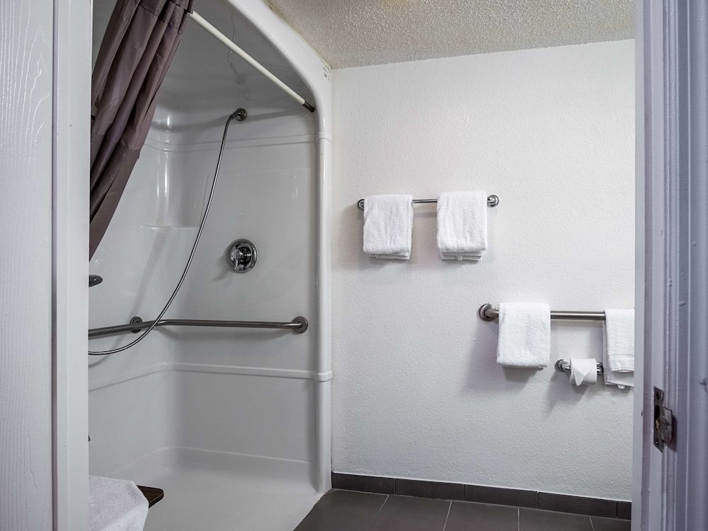 Studio 6 Miamisburg, OH - Dayton Standard Room, 1 Queen Bed, Accessible, Non Smoking 4