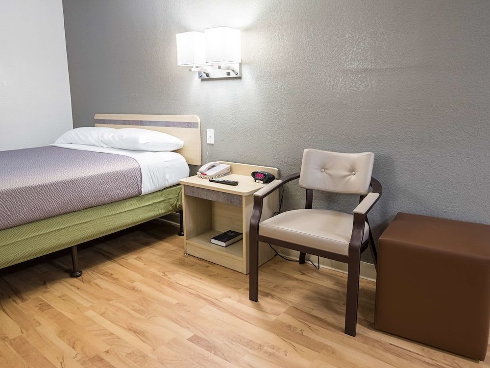 Studio 6 Miamisburg, OH - Dayton Standard Room, 1 Queen Bed, Accessible, Non Smoking