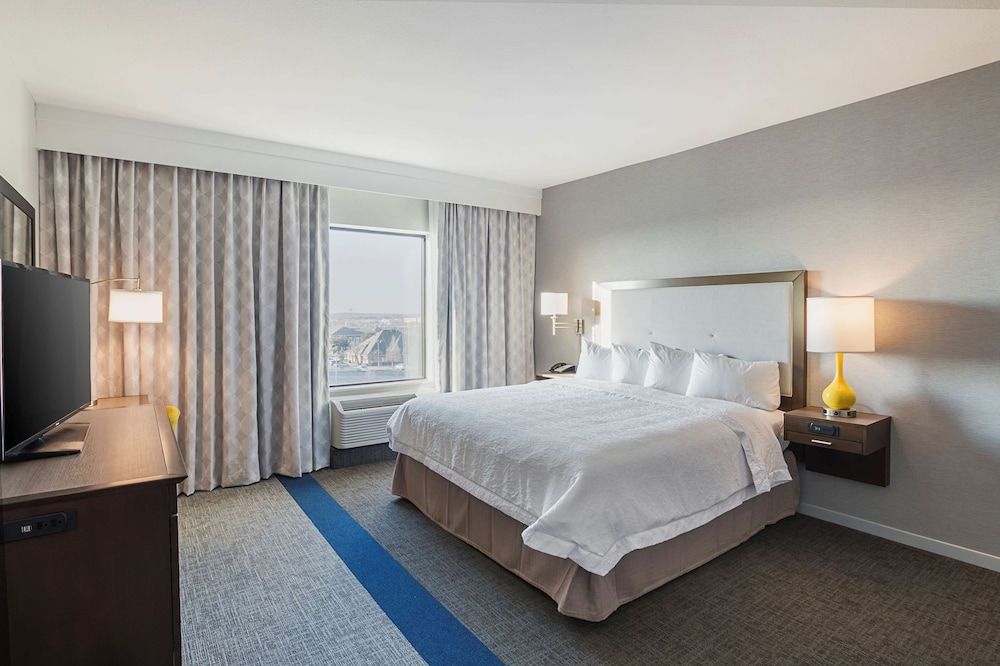 Suite, 1 King Bed, Accessible, Non Smoking (hearing acc)