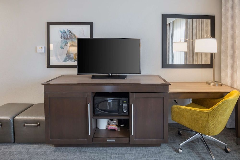 Room, 1 King Bed, Non Smoking, Refrigerator & Microwave