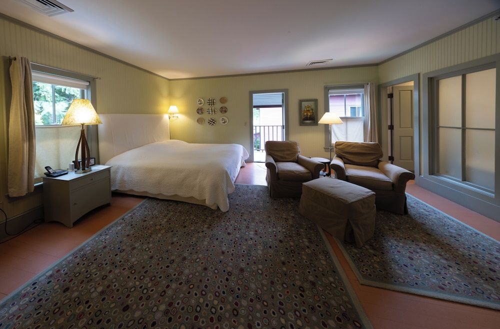 Deluxe Room (Superior King Bed with a Porch)