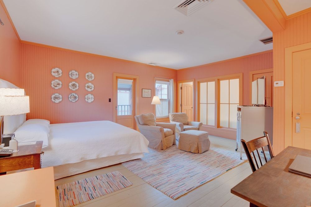 Deluxe Room (Superior King Bed with a Porch)
