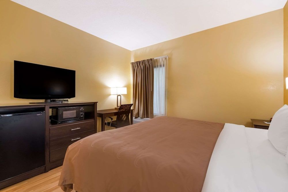 1 King Bed, Nonsmoking