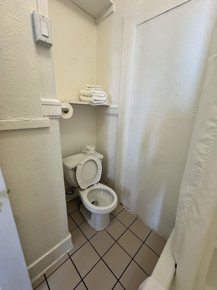 Hotel Ikon Standard Room, 1 Double Bed, Private Bathroom 13