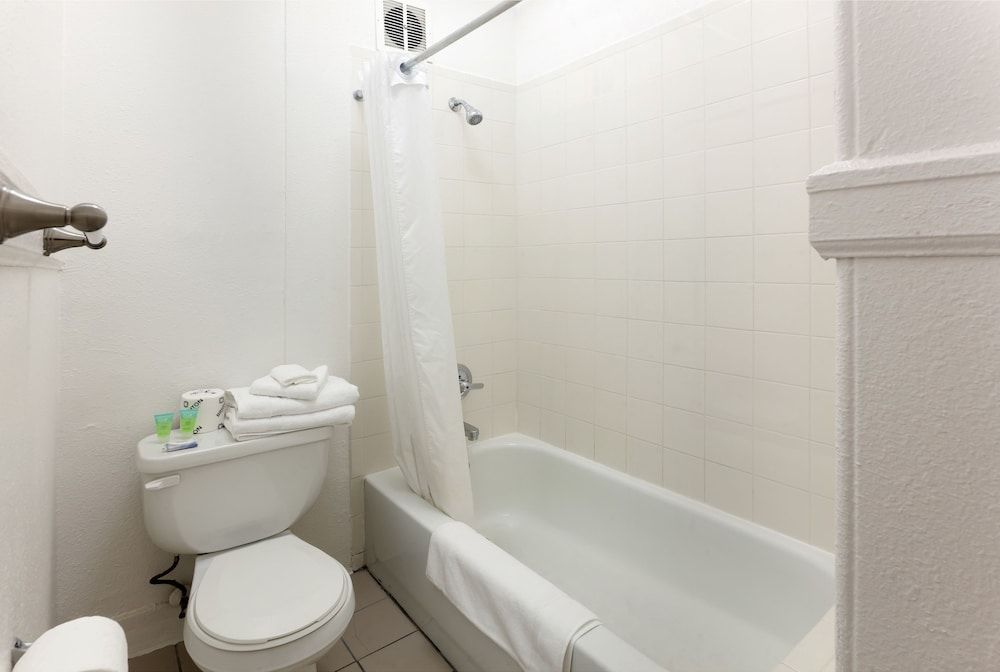 Hotel Ikon Standard Room, 1 Double Bed, Private Bathroom 11