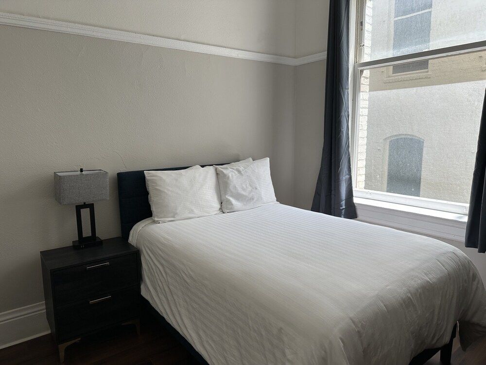 Hotel Ikon Standard Room, 1 Double Bed, Private Bathroom 9