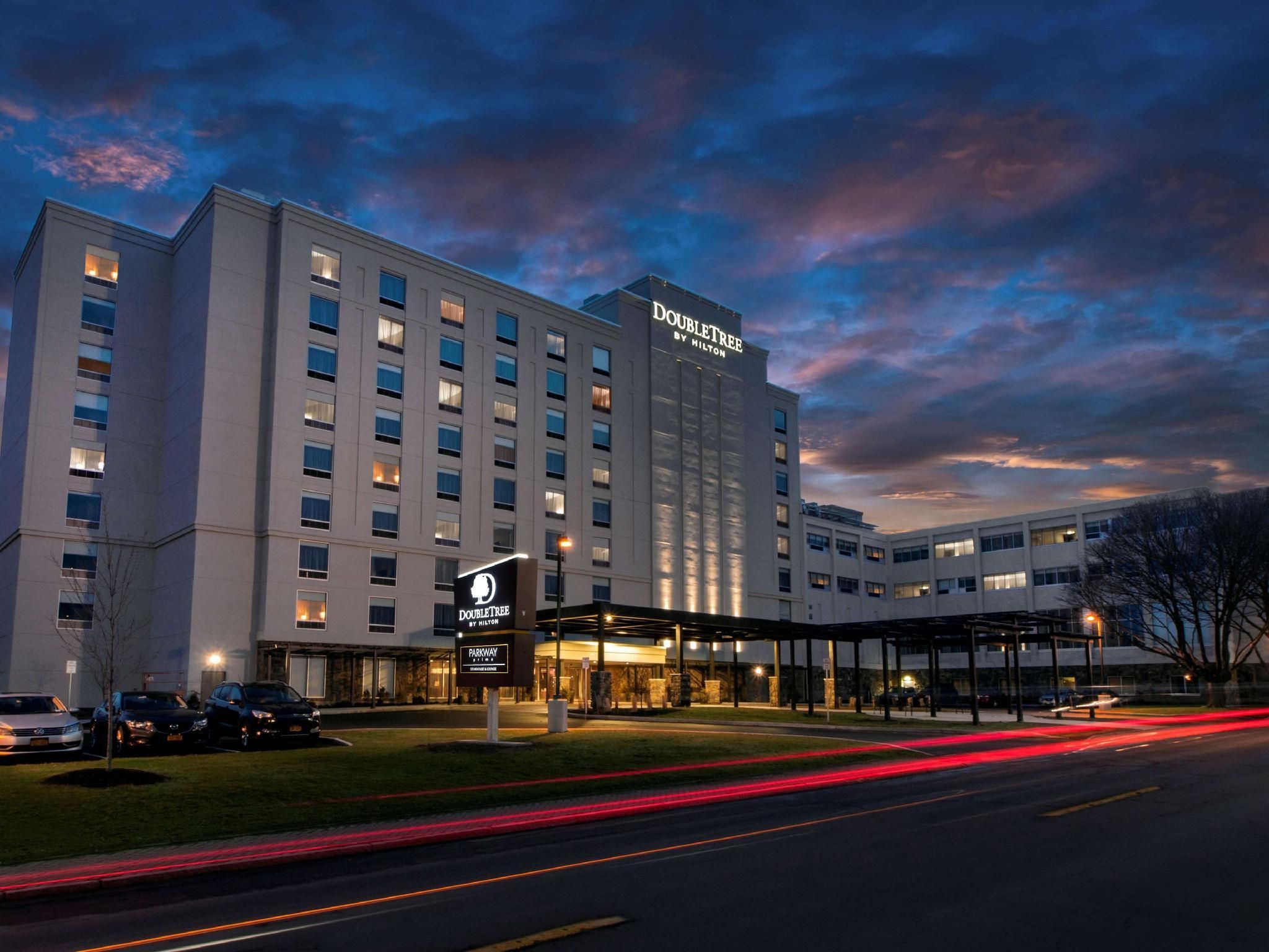 undefined DoubleTree by Hilton Niagara Falls 4