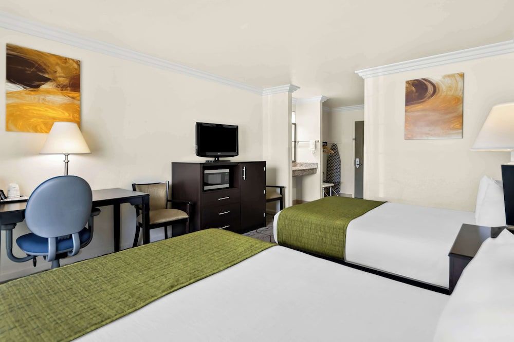 Standard Room, 2 Queen Beds, Accessible, Non Smoking