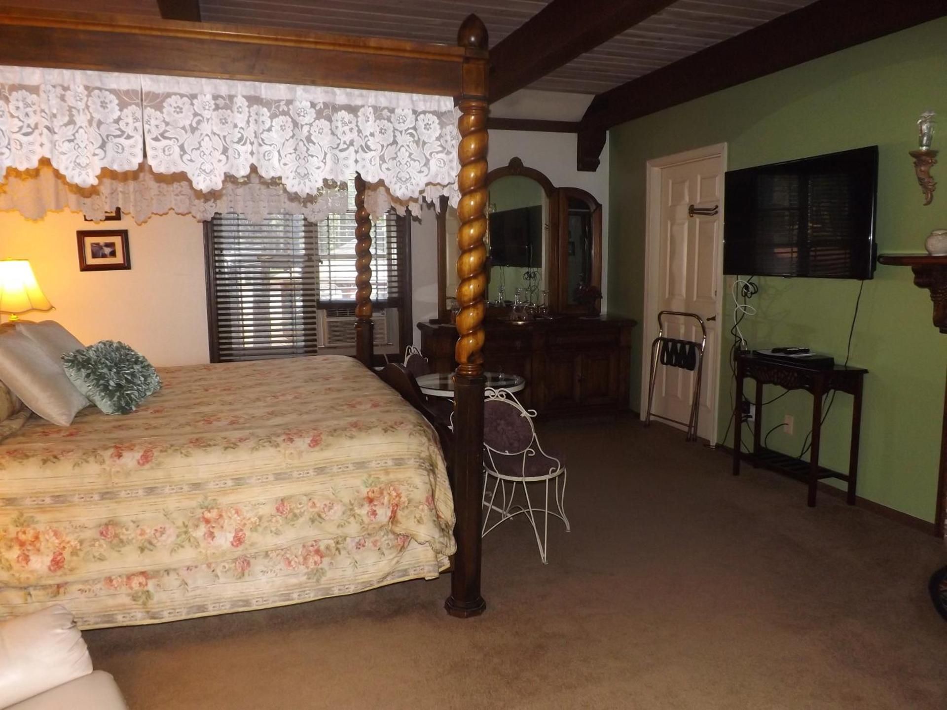 Suite 21 (Adults Only)
