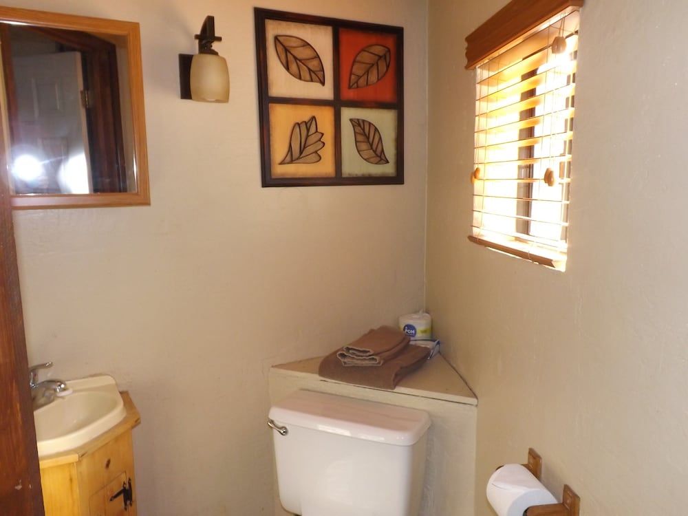 Arizona Mountain Inn and Cabins Cabin, Private Bathroom (Hogan) 6