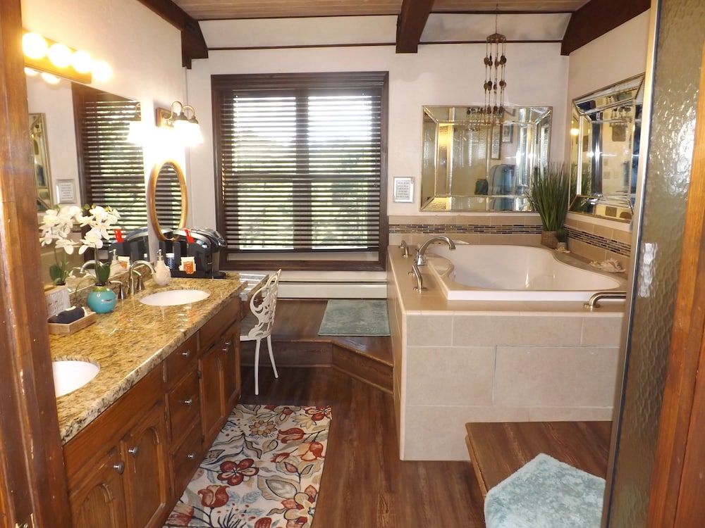 Arizona Mountain Inn and Cabins Honeymoon Suite, Ensuite (Suite 21 - Adult Only (No Pets) 4