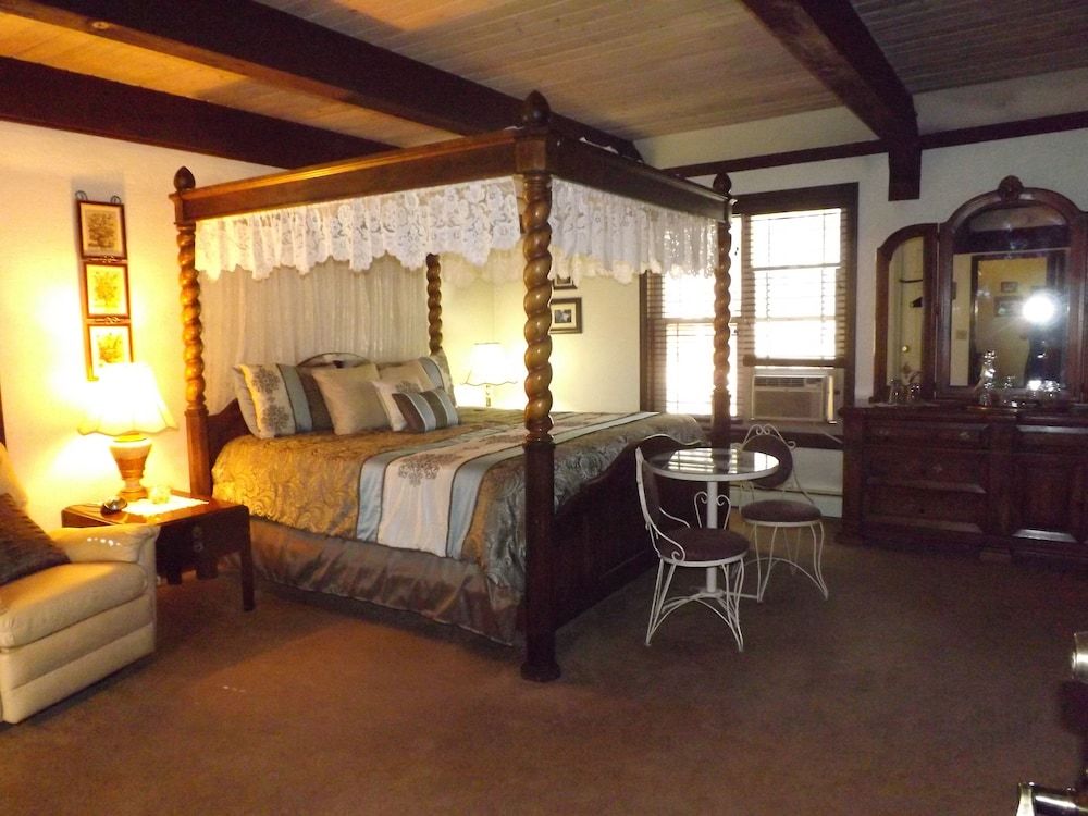 Arizona Mountain Inn and Cabins Honeymoon Suite, Ensuite (Suite 21 - Adult Only (No Pets) 2