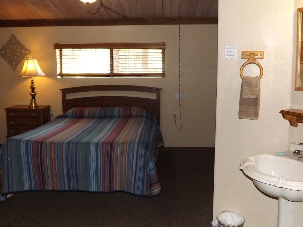 Arizona Mountain Inn and Cabins Cabin, Private Bathroom (Hogan) 2