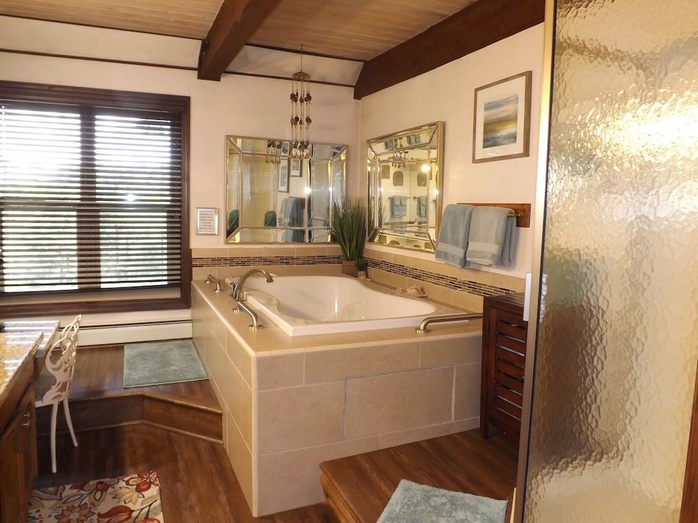 Arizona Mountain Inn and Cabins Honeymoon Suite, Ensuite (Suite 21 - Adult Only (No Pets) 5