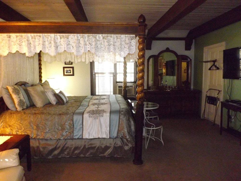 Arizona Mountain Inn and Cabins Honeymoon Suite, Ensuite (Suite 21 - Adult Only (No Pets) 3