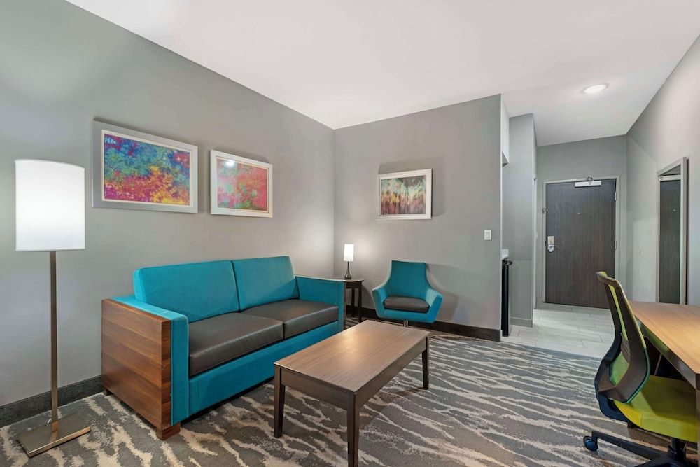 Best Western PLUS Ruston Hotel Suite, 1 King Bed, Non Smoking, Microwave 6