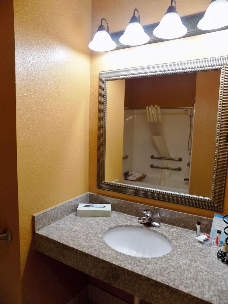 Baymont by Wyndham Augusta Riverwatch Room, 1 King Bed, Non Smoking 3