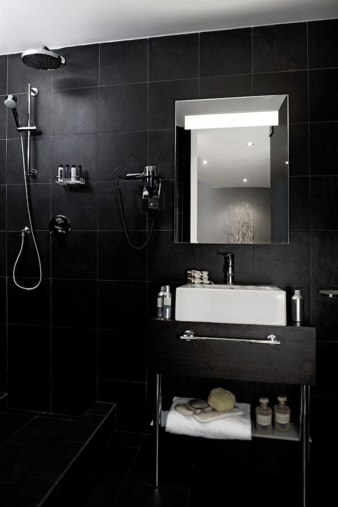 Twentyone Hotel Standard Double Room 6