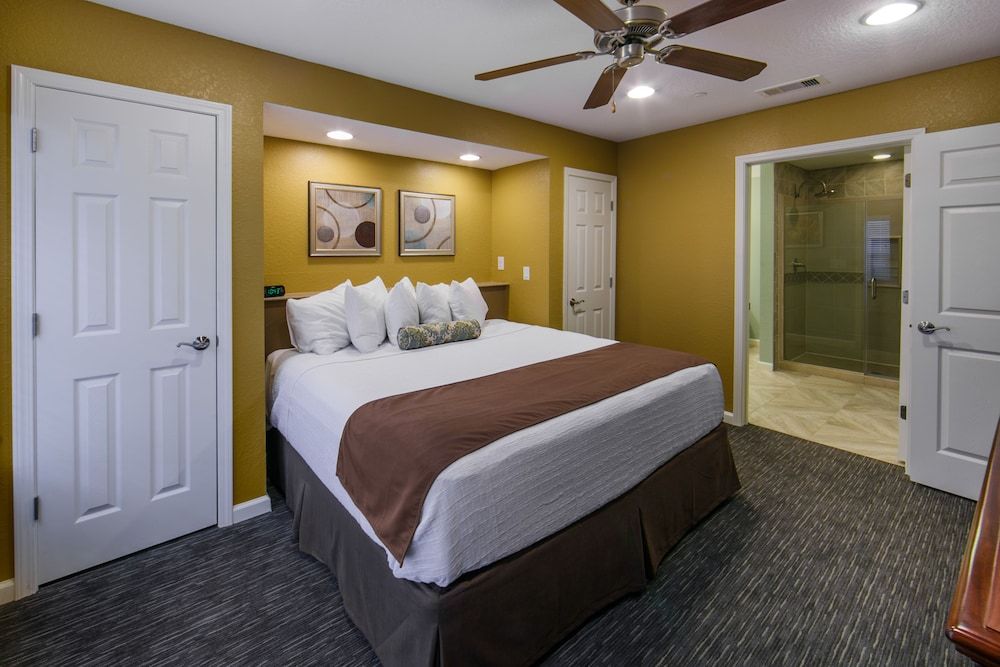 Grand Room, 2 Bedrooms