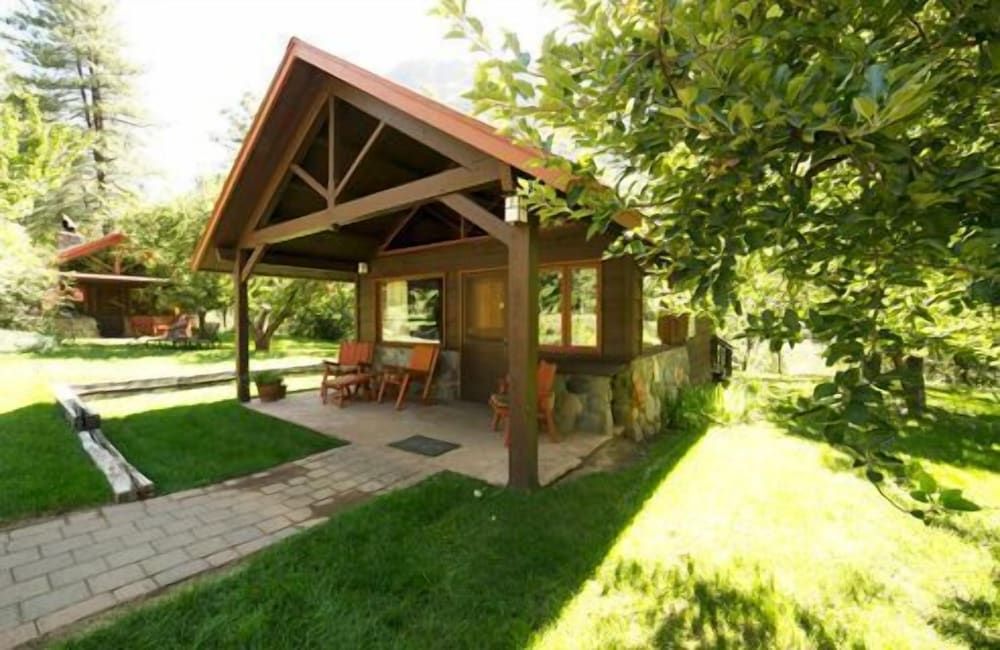 Cabin Georgiana