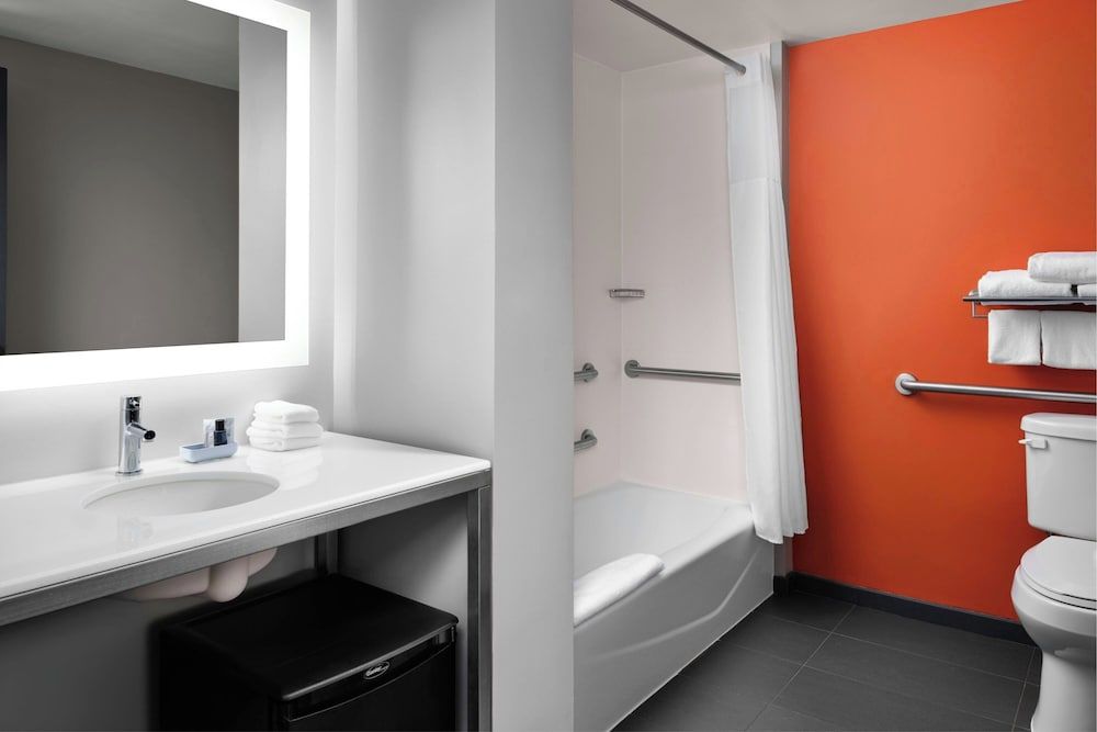 Aloft Austin Downtown Room, 2 Queen Beds, Non Smoking 4